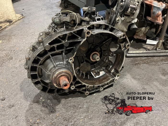 Gebruikte Versnellingsbak Volkswagen Multivan T5 (7E/7HC/7HF/7HM) 2.5 TDi Prijs € 787,50 Margeregeling aangeboden door Autosloperij Pieper BV