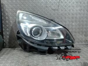 Gebruikte Koplamp rechts Renault Grand Scénic II (JM) 2.0 16V Prijs op aanvraag aangeboden door Autosloperij Pieper BV