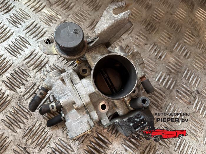 Gebruikte Gasklephuis Toyota Starlet (EP8/NP8) 1.3 Friend,XLi 12V Prijs € 63,00 Margeregeling aangeboden door Autosloperij Pieper BV