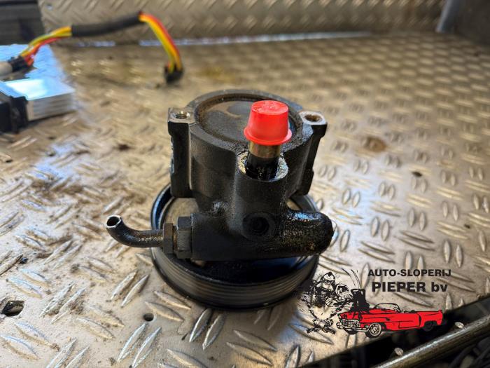 Gebruikte Pomp Servo Renault Scénic I (JA) 1.6 16V Prijs € 36,75 Margeregeling aangeboden door Autosloperij Pieper BV