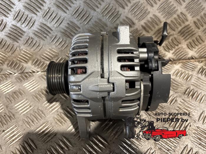 Gebruikte Dynamo Renault Clio III (BR/CR) 1.4 16V Prijs € 47,25 Margeregeling aangeboden door Autosloperij Pieper BV