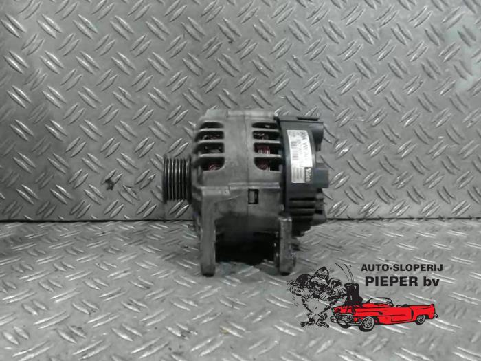 Gebruikte Dynamo Volkswagen Polo IV (9N1/2/3) 1.2 Prijs € 47,25 Margeregeling aangeboden door Autosloperij Pieper BV