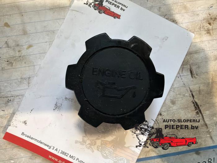 Gebruikte Oliedop Toyota Aygo (B10) 1.0 12V VVT-i Prijs € 10,50 Margeregeling aangeboden door Autosloperij Pieper BV