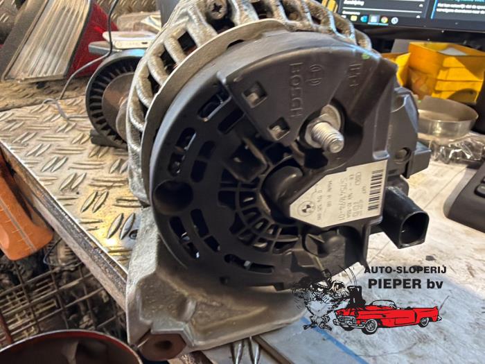 Gebruikte Dynamo BMW 5 serie (E60) 520i 24V Prijs € 78,75 Margeregeling aangeboden door Autosloperij Pieper BV