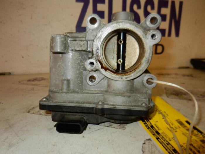 Gebruikte Gasklephuis Renault Megane III Coupe (DZ) 1.4 16V TCe 130 Prijs € 52,50 Margeregeling aangeboden door Zelissen V.O.F. autodemontage