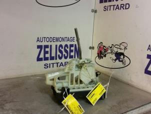 Gebruikte Versnellingspook Landrover Freelander Prijs op aanvraag aangeboden door Zelissen V.O.F. autodemontage