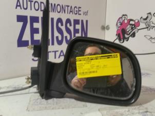 Gebruikte Spiegel Buiten rechts Daihatsu Terios (J1) 1.3 16V 4x4 Prijs op aanvraag aangeboden door Zelissen V.O.F. autodemontage