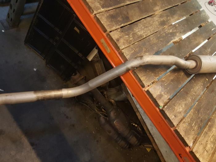 Gebruikte Uitlaat Middendemper Mazda Premacy 1.8 16V Prijs € 42,00 Margeregeling aangeboden door Zelissen V.O.F. autodemontage