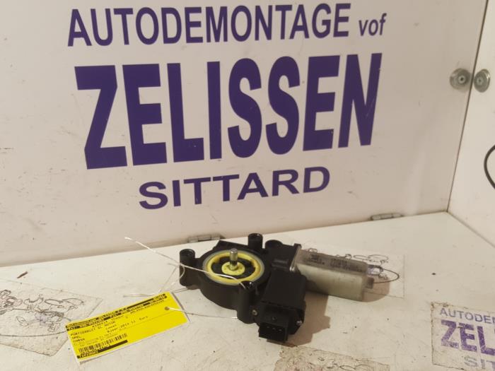 Raammotor Portier van een Opel Corsa D 1.3 CDTi 16V ecoFLEX 2013