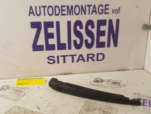 Gebruikte Ruitenwisserarm achter Ford Ka II 1.2 Prijs op aanvraag aangeboden door Zelissen V.O.F. autodemontage