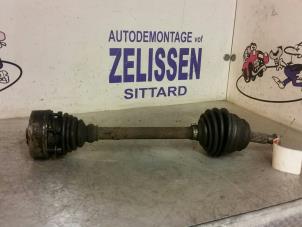 Gebruikte Steekas links-voor Volkswagen Golf III (1H1) 1.8 GL,GT Prijs € 31,50 Margeregeling aangeboden door Zelissen V.O.F. autodemontage