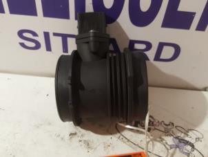 Gebruikte Luchtmassameter Mercedes CLK (C208) 3.2 320 V6 18V Prijs op aanvraag aangeboden door Zelissen V.O.F. autodemontage