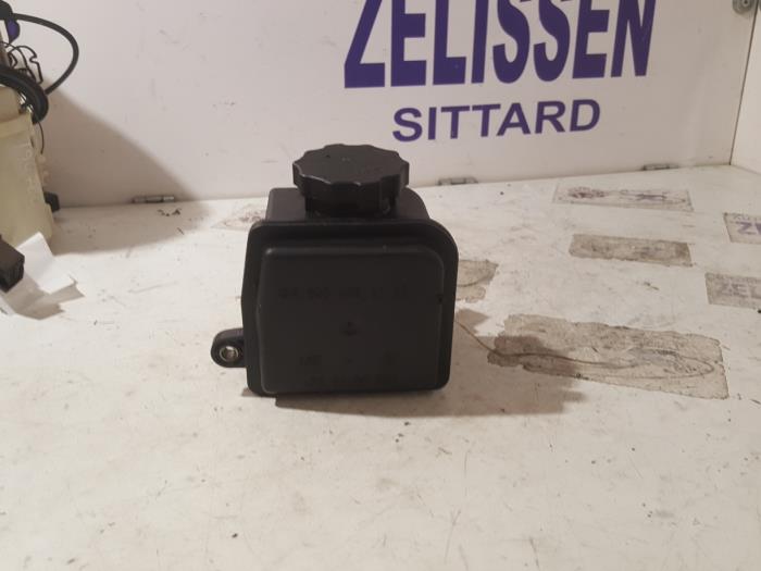Gebruikte Servo Oliereservoir Mercedes CLK (C208) 3.2 320 V6 18V Prijs op aanvraag aangeboden door Zelissen V.O.F. autodemontage