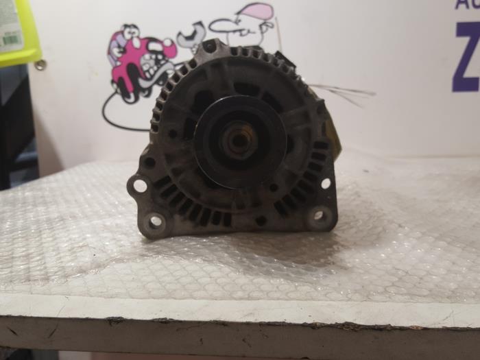 Gebruikte Dynamo Skoda Octavia (1U2) 1.8 SLX 20V Prijs € 21,00 Margeregeling aangeboden door Zelissen V.O.F. autodemontage