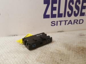 Gebruikte Radio module Renault Clio III (BR/CR) 1.5 dCi 85 Prijs op aanvraag aangeboden door Zelissen V.O.F. autodemontage