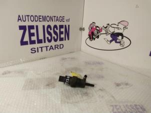 Gebruikte Pomp koplampsproeier Audi A4 Avant (B7) 3.0 TDI V6 24V Prijs € 15,75 Margeregeling aangeboden door Zelissen V.O.F. autodemontage