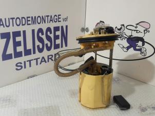 Gebruikte Benzinepomp Audi A4 Avant (B7) 3.0 TDI V6 24V Prijs € 105,00 Margeregeling aangeboden door Zelissen V.O.F. autodemontage