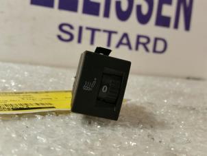 Gebruikte Schakelaar Stoelverwarming Volkswagen Polo IV (9N1/2/3) 1.4 16V Prijs op aanvraag aangeboden door Zelissen V.O.F. autodemontage