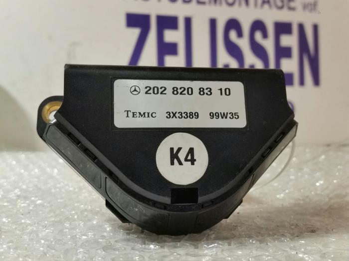 Gebruikte Alarm sensor Mercedes CLK Prijs op aanvraag aangeboden door Zelissen V.O.F. autodemontage