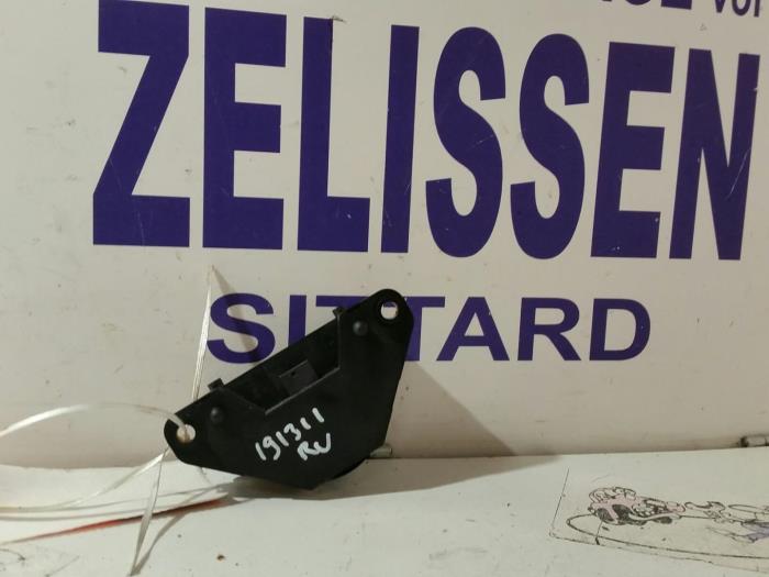 Gebruikte Alarm sensor Mercedes CLK Prijs op aanvraag aangeboden door Zelissen V.O.F. autodemontage