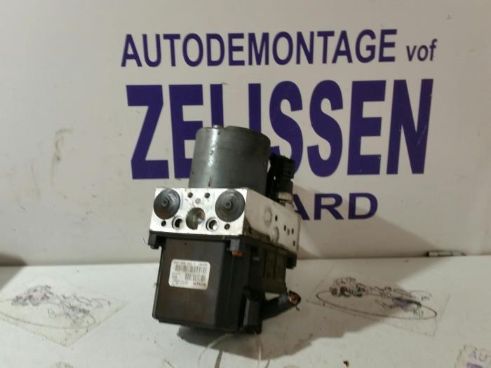 Gebruikte ABS Pomp Volkswagen Phaeton Prijs op aanvraag aangeboden door Zelissen V.O.F. autodemontage
