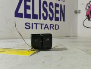Gebruikte Raam schakelaar elektrisch Volkswagen Polo IV (9N1/2/3) 1.2 12V Prijs op aanvraag aangeboden door Zelissen V.O.F. autodemontage