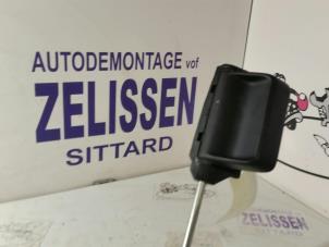 Gebruikte Schuifdeurgreep links Volkswagen Caddy Prijs op aanvraag aangeboden door Zelissen V.O.F. autodemontage