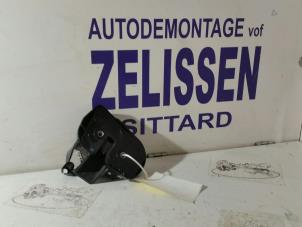 Gebruikte Schuifdeur Slotmechaniek links Volkswagen Caddy Prijs € 52,50 Margeregeling aangeboden door Zelissen V.O.F. autodemontage