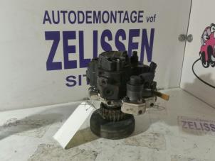 Gebruikte Benzinepomp Audi A4 Avant (B7) 3.0 TDI V6 24V Prijs op aanvraag aangeboden door Zelissen V.O.F. autodemontage