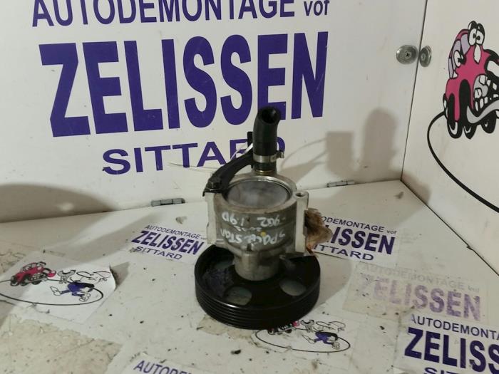 Gebruikte Servopomp Mitsubishi Space Star (DG) 1.9 DI-D HP Prijs op aanvraag aangeboden door Zelissen V.O.F. autodemontage