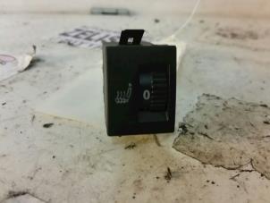 Gebruikte Schakelaar Stoelverwarming Volkswagen Polo IV (9N1/2/3) 1.8 GTI T 20V Cup Edition Prijs op aanvraag aangeboden door Zelissen V.O.F. autodemontage
