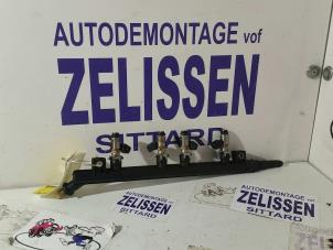 Gebruikte Injector brug Opel Corsa D 1.2 16V Prijs € 42,00 Margeregeling aangeboden door Zelissen V.O.F. autodemontage