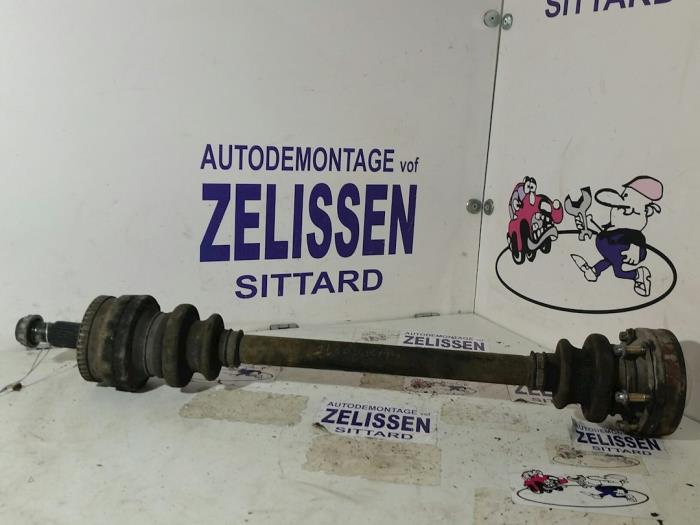 Gebruikte Aandrijfas rechts-achter Mercedes S (W220) 3.2 S-320 18V Prijs € 210,00 Margeregeling aangeboden door Zelissen V.O.F. autodemontage