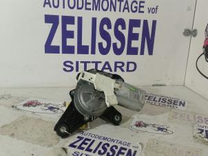 Gebruikte Motor Ruitenwisser achter Renault Modus/Grand Modus (JP) 1.4 16V Prijs € 31,50 Margeregeling aangeboden door Zelissen V.O.F. autodemontage