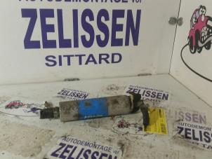 Gebruikte Opvoerpomp Mercedes S (W220) 3.2 S-320 18V Prijs € 105,00 Margeregeling aangeboden door Zelissen V.O.F. autodemontage