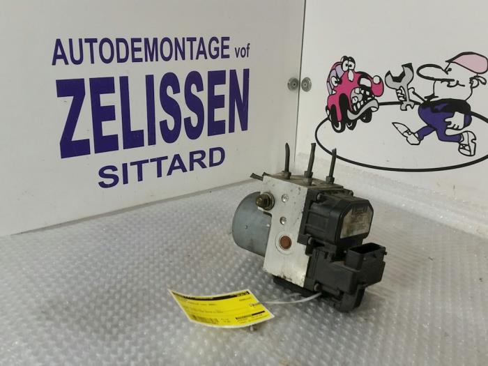 Gebruikte ABS Pomp Toyota Corolla (E12) 1.6 16V VVT-i Prijs € 78,75 Margeregeling aangeboden door Zelissen V.O.F. autodemontage