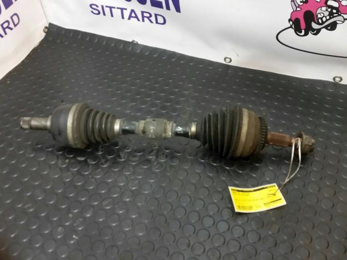 Gebruikte Aandrijfas links-voor Volvo V40 (VW) 1.9 D Prijs € 63,00 Margeregeling aangeboden door Zelissen V.O.F. autodemontage