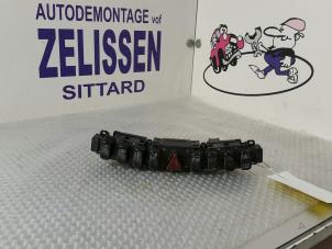 Gebruikte Paniekverlichtings Schakelaar Mercedes S (W220) 3.2 S-320 18V Prijs € 15,75 Margeregeling aangeboden door Zelissen V.O.F. autodemontage