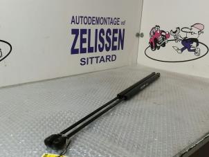 Gebruikte Gasdemper Motorkap links Mercedes S (W220) 3.2 S-320 18V Prijs € 15,75 Margeregeling aangeboden door Zelissen V.O.F. autodemontage