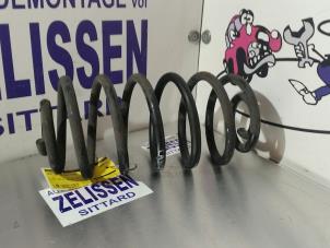 Gebruikte Schroefveer achter Opel Zafira (F75) 2.2 16V Prijs € 21,00 Margeregeling aangeboden door Zelissen V.O.F. autodemontage