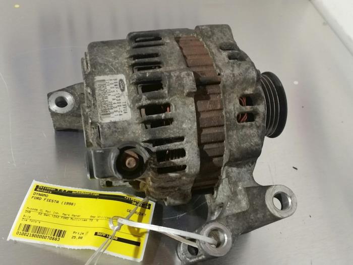 Gebruikte Dynamo Ford Fiesta 4 Prijs € 21,00 Margeregeling aangeboden door Zelissen V.O.F. autodemontage