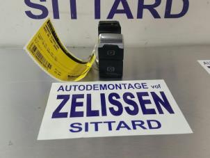 Gebruikte Schakelaar handrem Audi A5 Quattro (B8C/S) Prijs € 26,25 Margeregeling aangeboden door Zelissen V.O.F. autodemontage