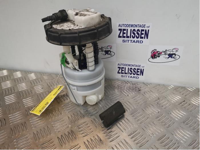 Gebruikte Benzinepomp Renault Twingo II (CN) 1.2 16V Prijs € 52,50 Margeregeling aangeboden door Zelissen V.O.F. autodemontage