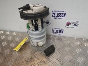 Gebruikte Benzinepomp Renault Twingo II (CN) 1.2 16V Prijs € 52,50 Margeregeling aangeboden door Zelissen V.O.F. autodemontage