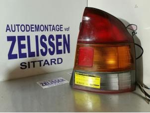 Gebruikte Achterlicht rechts Mazda 323 P (BA15) 1.5i 16V Prijs € 42,00 Margeregeling aangeboden door Zelissen V.O.F. autodemontage