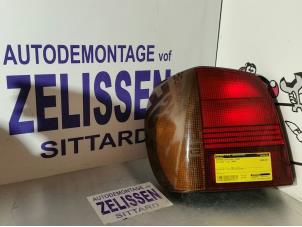 Gebruikte Achterlichtglas links Volkswagen Polo III (6N1) 1.6i 75 Prijs € 21,00 Margeregeling aangeboden door Zelissen V.O.F. autodemontage