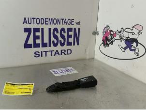 Gebruikte Veiligheidsgordel Insteek links-achter Nissan Pixo (D31S) 1.0 12V Prijs € 21,00 Margeregeling aangeboden door Zelissen V.O.F. autodemontage
