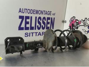 Gebruikte Schokdemperpoot rechts-voor Nissan Pixo (D31S) 1.0 12V Prijs € 36,75 Margeregeling aangeboden door Zelissen V.O.F. autodemontage