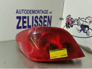 Gebruikte Achterlicht links Peugeot 307 (3A/C/D) 1.6 16V Prijs € 31,50 Margeregeling aangeboden door Zelissen V.O.F. autodemontage