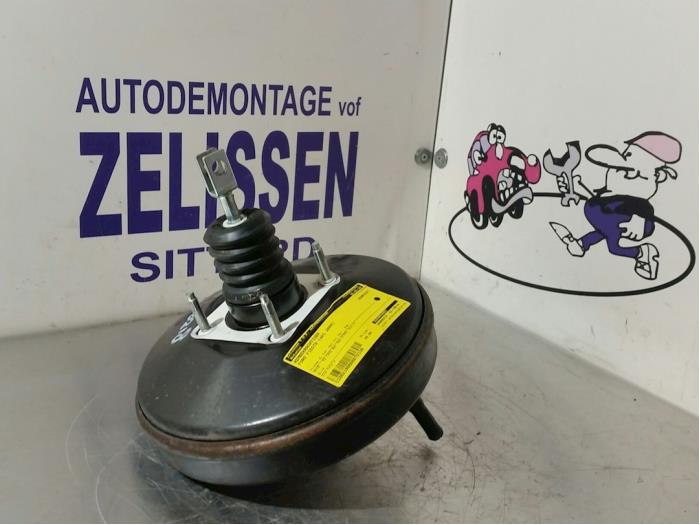 Gebruikte Rembekrachtiger Ford Fiesta 6 (JA8) 1.25 16V Prijs € 42,00 Margeregeling aangeboden door Zelissen V.O.F. autodemontage